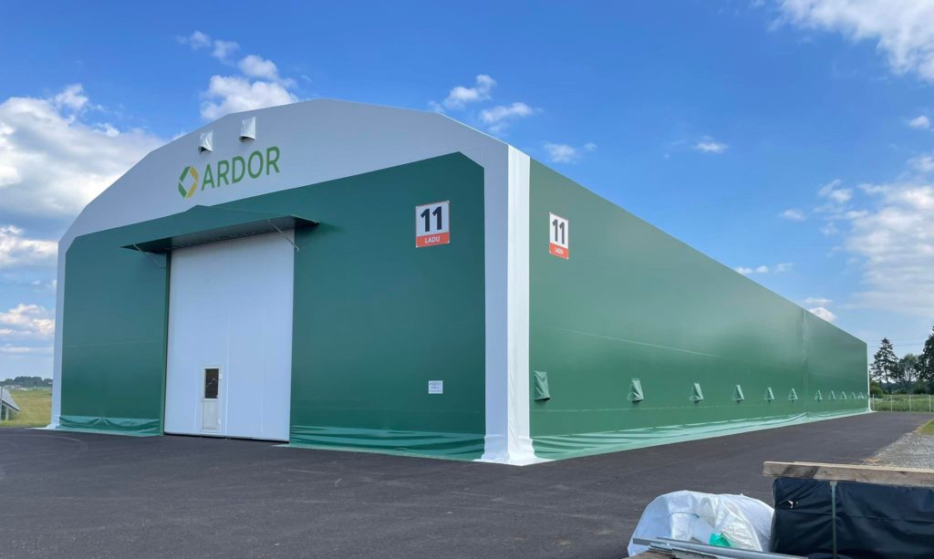 Finest-Hall Factory OÜ toodetud ja paigaldatud puistehall mõõtudega 20x72m, kõrgusega 7m Ardor OÜ-le. Puistehall on sobilik ladustamiseks viljale, pelletile, graanulitele.