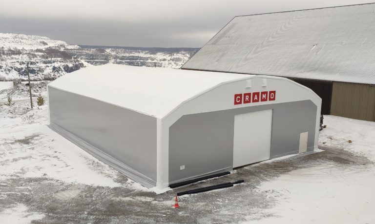 Finest-Hall Factory OÜ toodetud ja paigaldatud PVC hall mõõtudega 20x30,25m, kõrgusega 5,6m Cramo Finland OY-le.