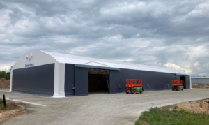 Finest-Hall Factory OÜ toodetud ja paigaldatud PVC hall mõõtudega 20x50m, kõrgus 4,6m AmberBirch SIA-le.