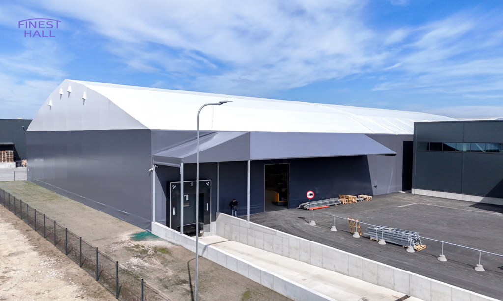 Finest-Hall Factory OÜ toodetud ja paigaldatud PVC hall mõõtudega 40x75m, kõrgusega 7 meetrit Biston OÜ-le.