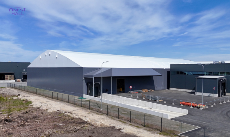 Finest-Hall Factory OÜ toodetud ja paigaldatud PVC hall mõõtudega 40x75m, kõrgusega 7 meetrit Biston OÜ-le.