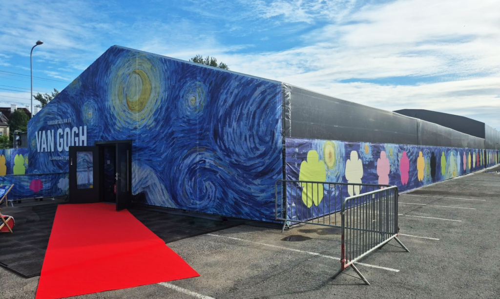 En PVC-hal med målene 13,5 × 12,6 m og en højde på 5,5 meter, produceret og monteret af Finest-Hall Factory OÜ for PoCo Experience OÜ.